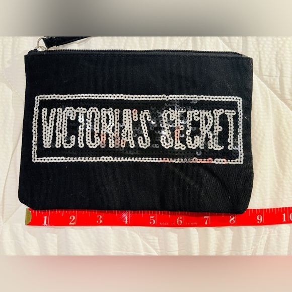 Victoria’s Secret Multiuse Wristlet - Picture 2 of 4